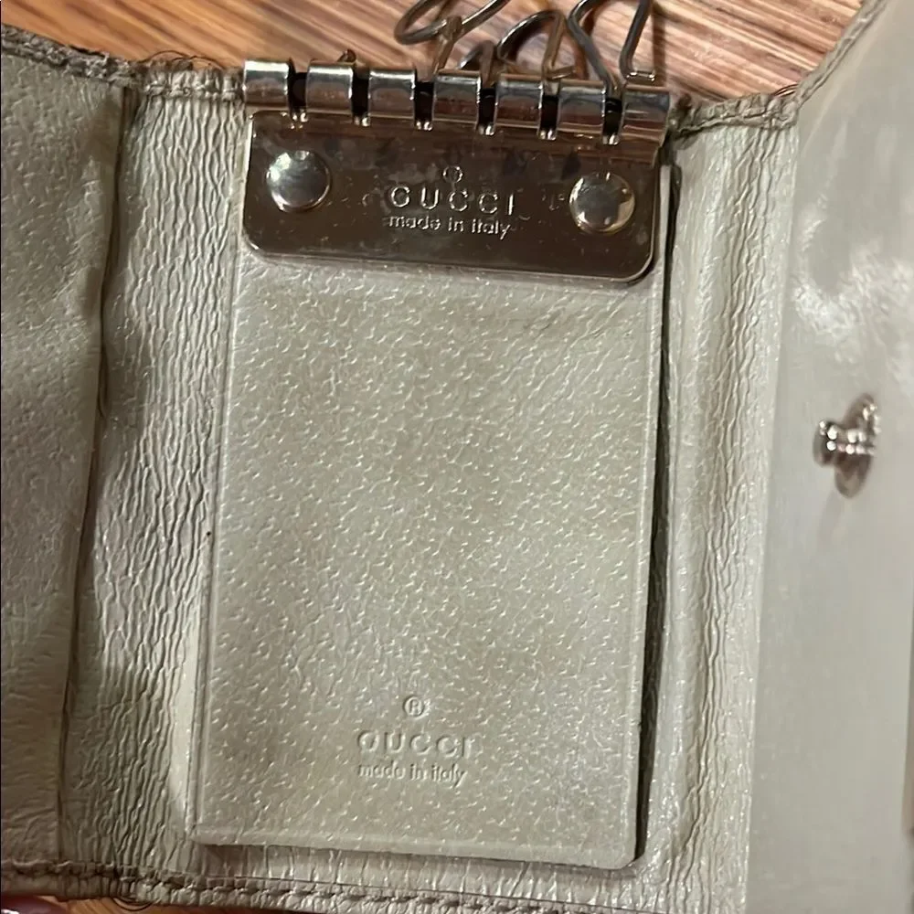 100% Authentic Gucci Brown Key Holder Monogram Style, Brown/Gold